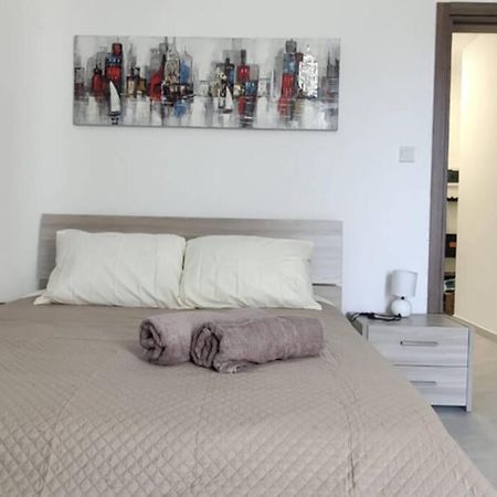 Brand New 3 Bedroom Apartment Close To The Sea Gżira Kültér fotó