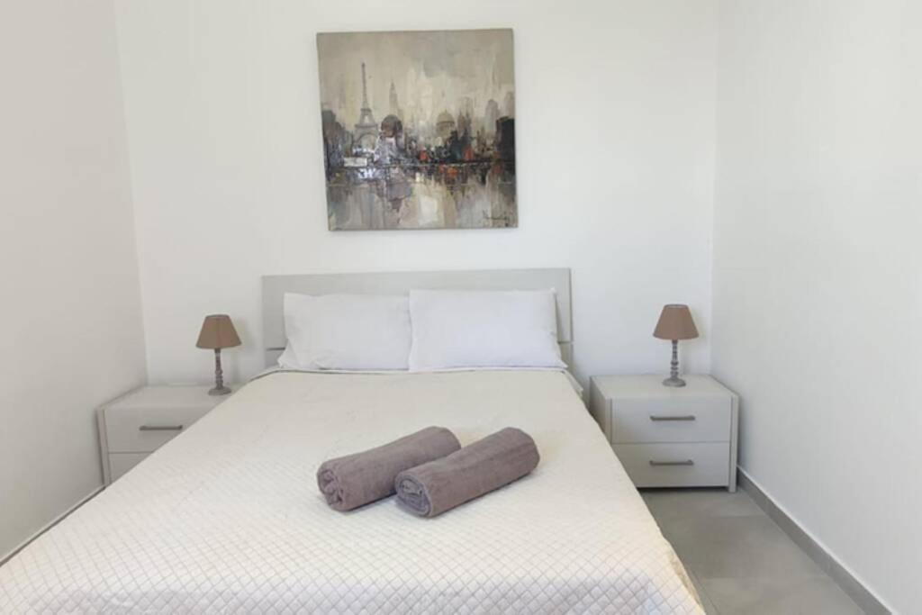 Brand New 3 Bedroom Apartment Close To The Sea Gżira Kültér fotó