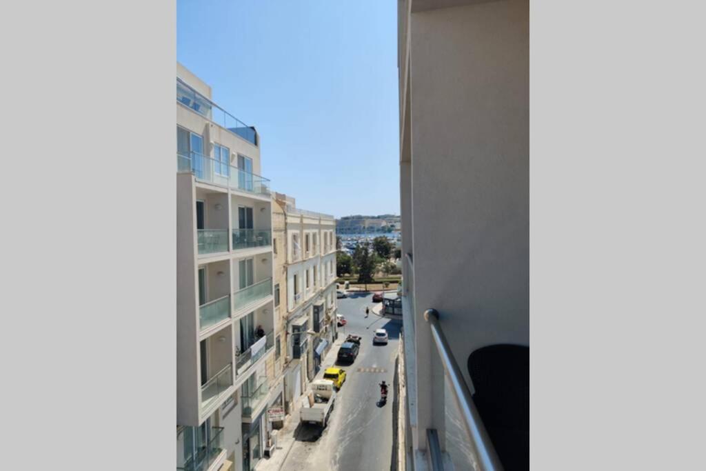 Brand New 3 Bedroom Apartment Close To The Sea Gżira Kültér fotó
