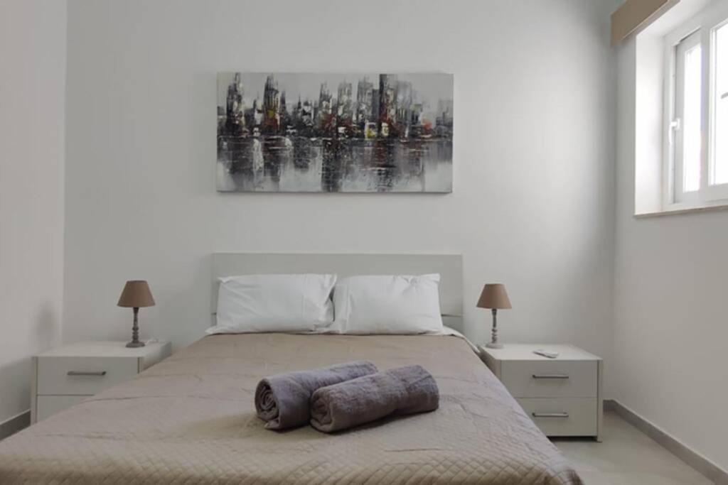 Brand New 3 Bedroom Apartment Close To The Sea Gżira Kültér fotó